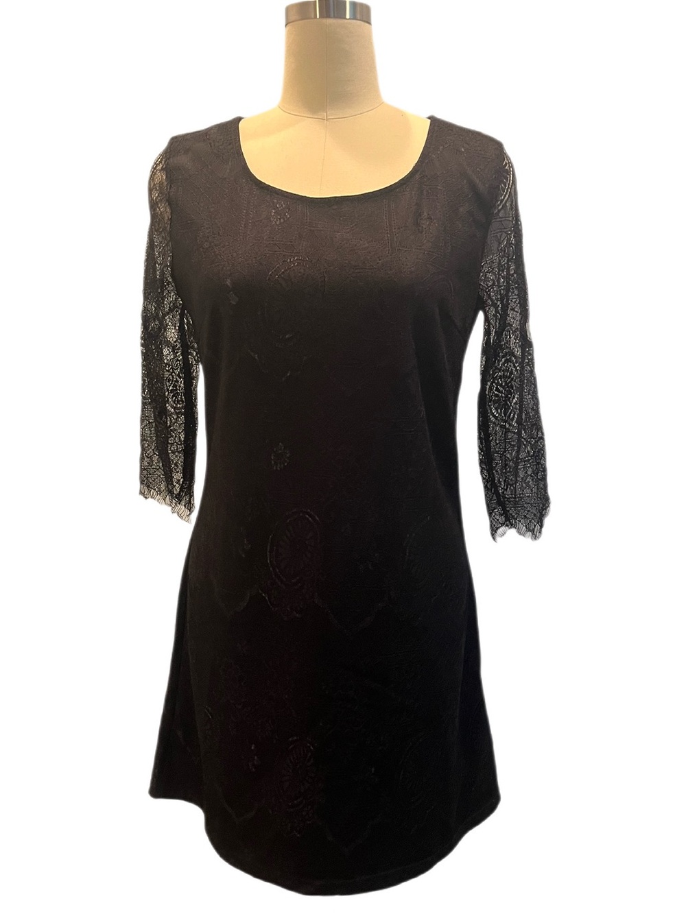 Solitaire Black Lace Sleeve Shift Dress